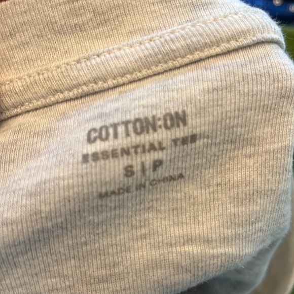 Soft partially cropped top - Picture 3 of 3